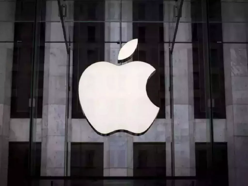 In a lawsuit, Apple alleges SoC startup Rivos stole trade secrets after poaching 40+ of its engineers and that at least two of them took GBs of sensitive info (Blake Brittain/Reuters)